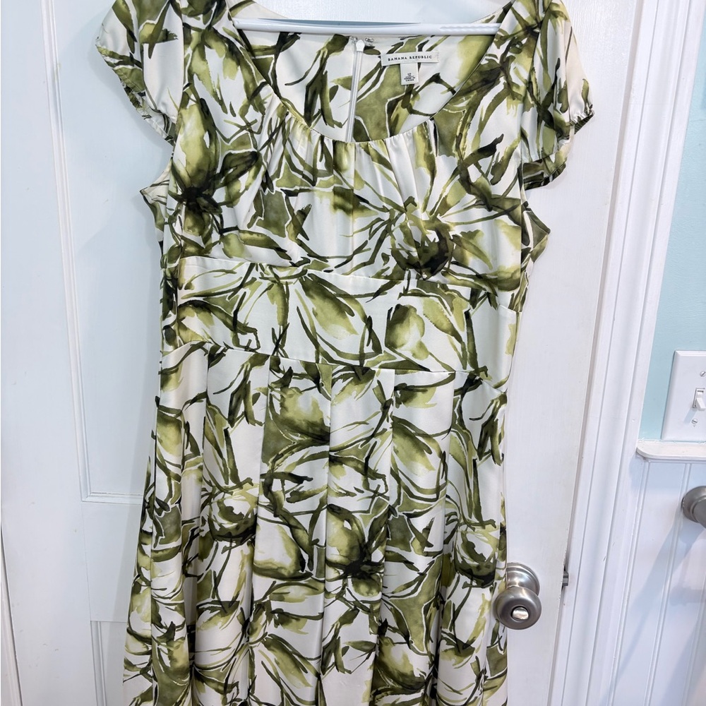 Banana Republic Pear Print Fit & Flare Dress Size 12 Green Fruit Print